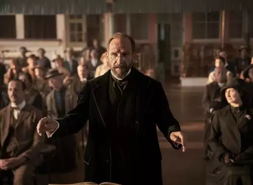 TheChoral_134344584211763516_big-cine_deskt.webp